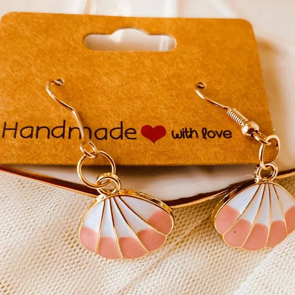 Cute Pink Enamel shell design Fashion earrings - Picture 3 of 4